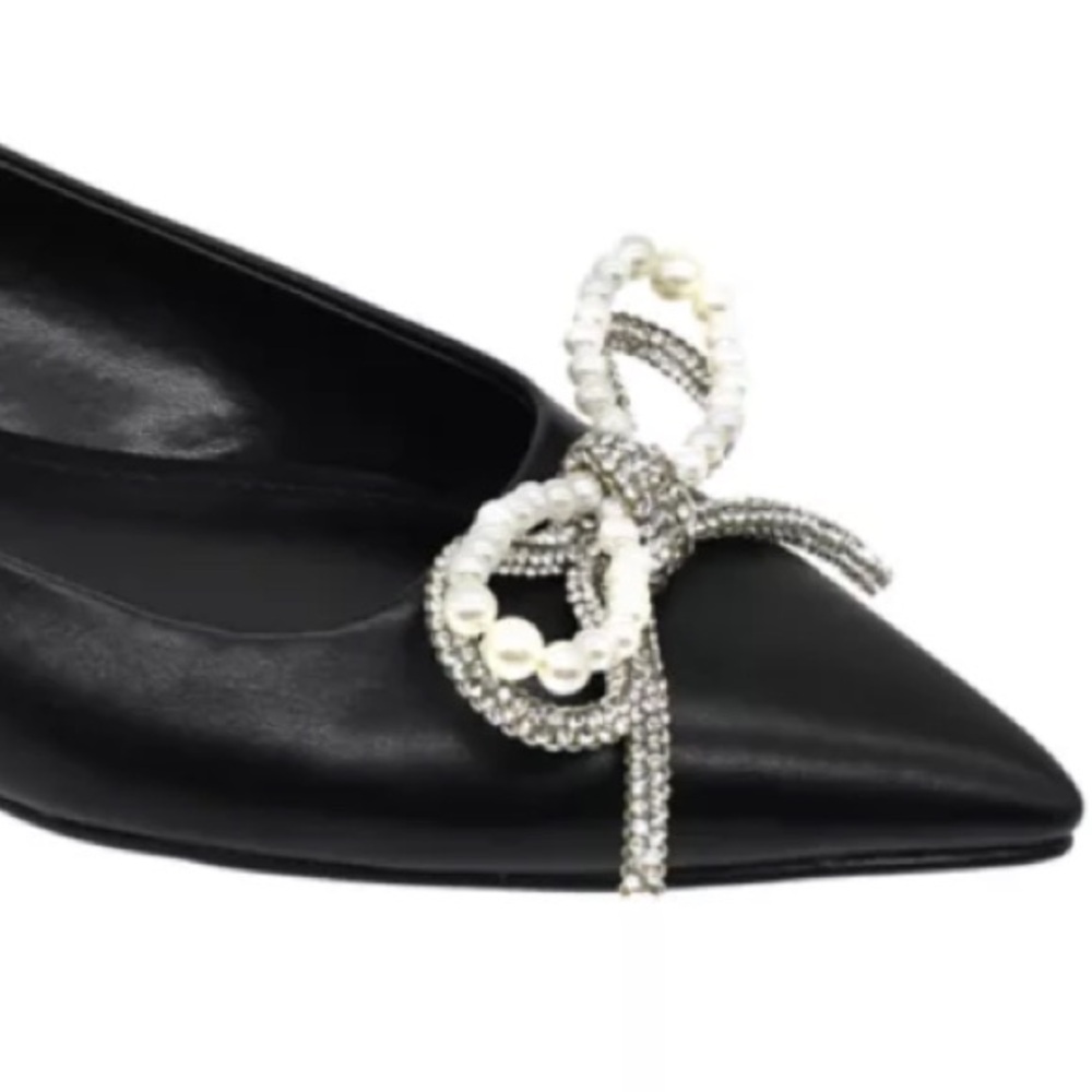 Crown & Ivy™ Peyton Flats in Black - Picture 2 of 16